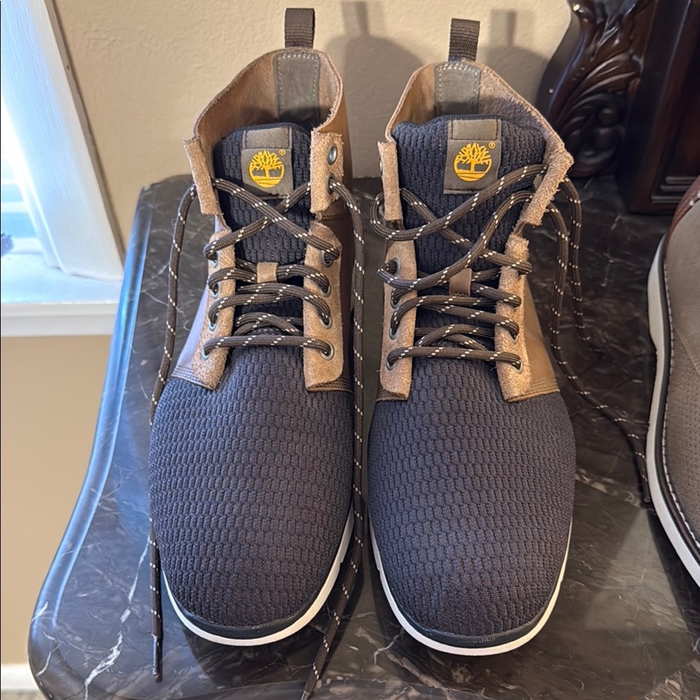 Timberland Men's Black and Tan Sneakers